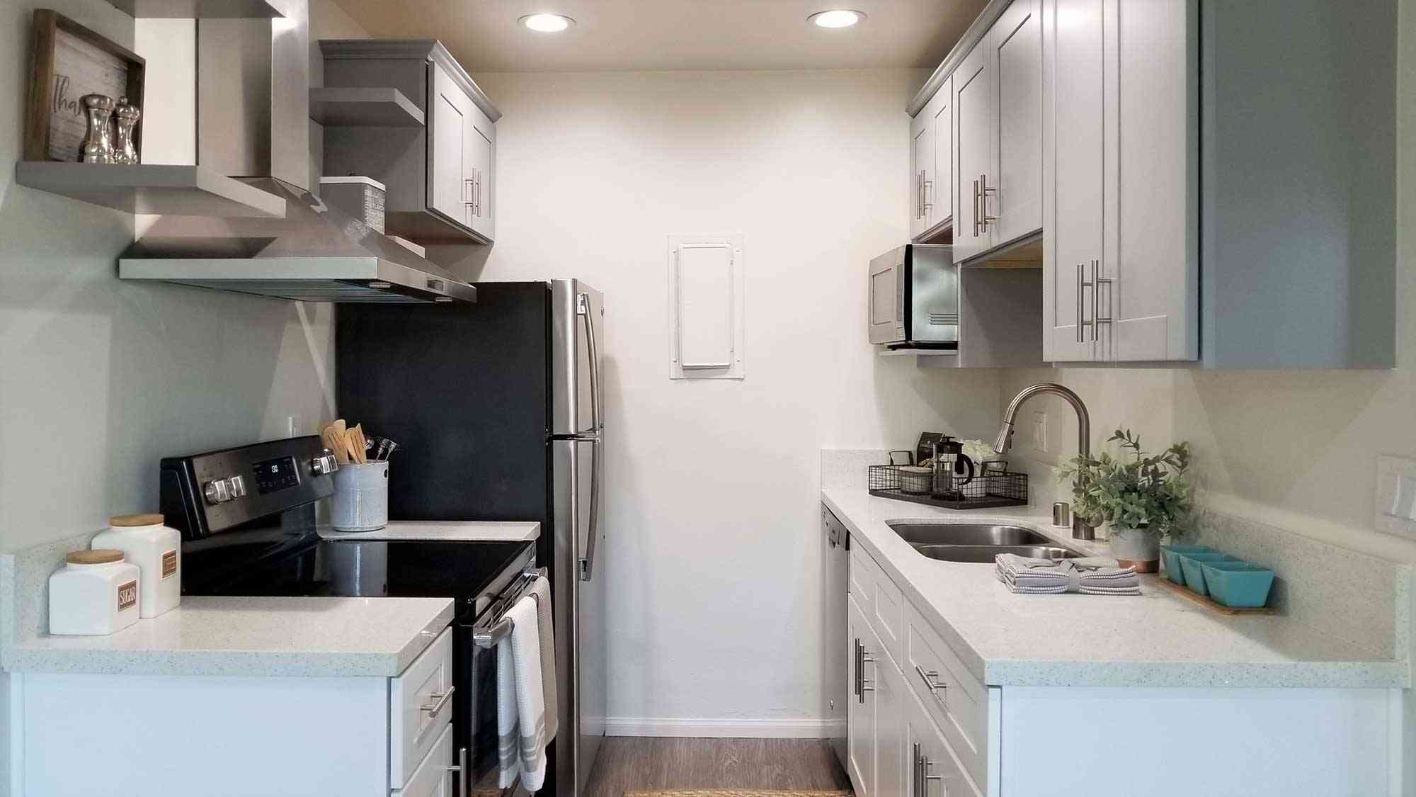 modern kitchen cabinets and countertops